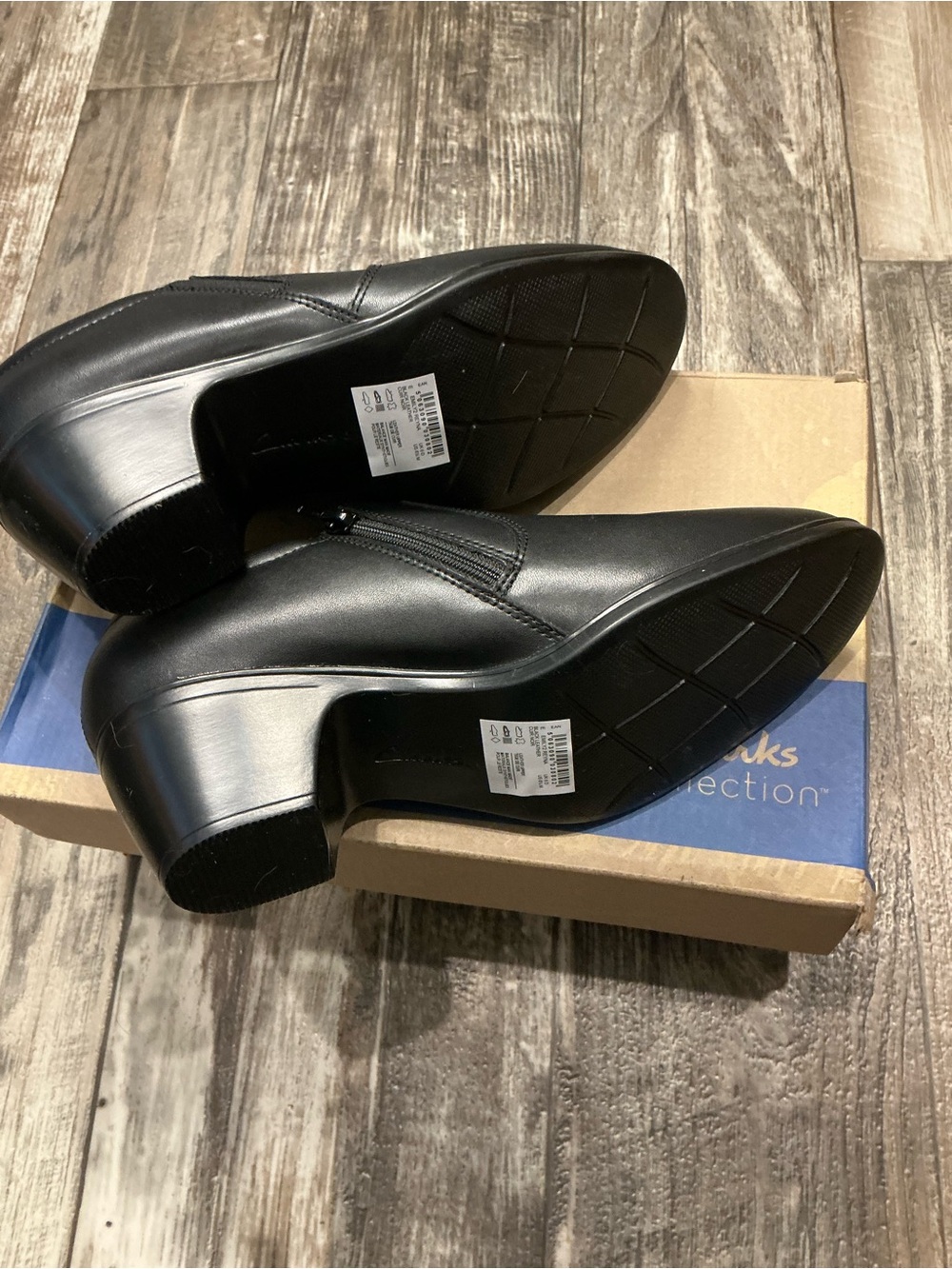 Clarks Black Low Block Heels Size 8.5 - Picture 12 of 16